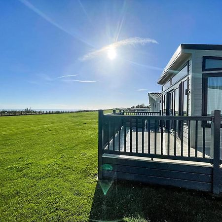 Stunning Caravan With Full Sea Views At Broadland Sands In Suffolk Ref 20236Bs Hopton on Sea Zewnętrze zdjęcie