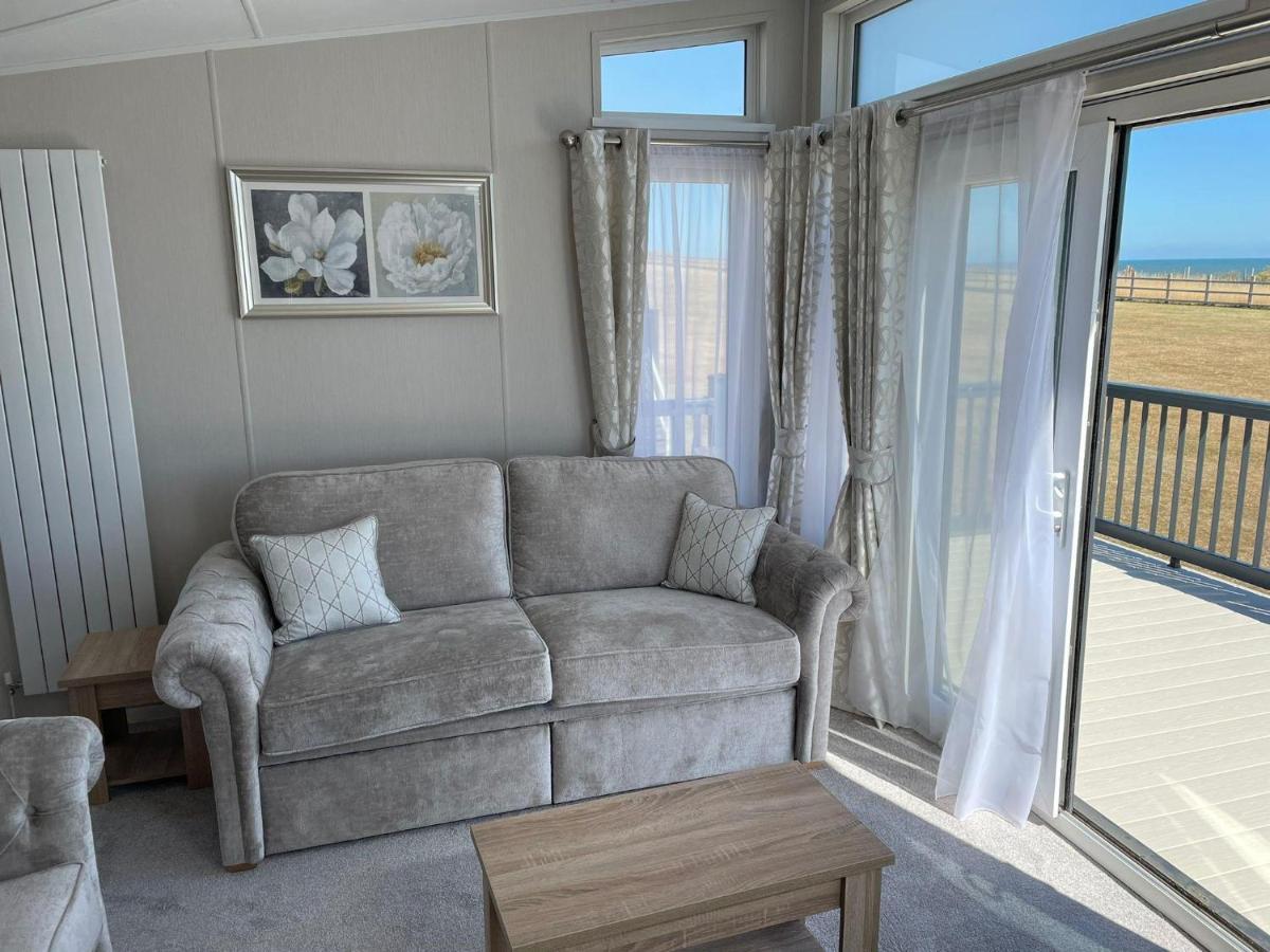 Stunning Caravan With Full Sea Views At Broadland Sands In Suffolk Ref 20236Bs Hopton on Sea Zewnętrze zdjęcie