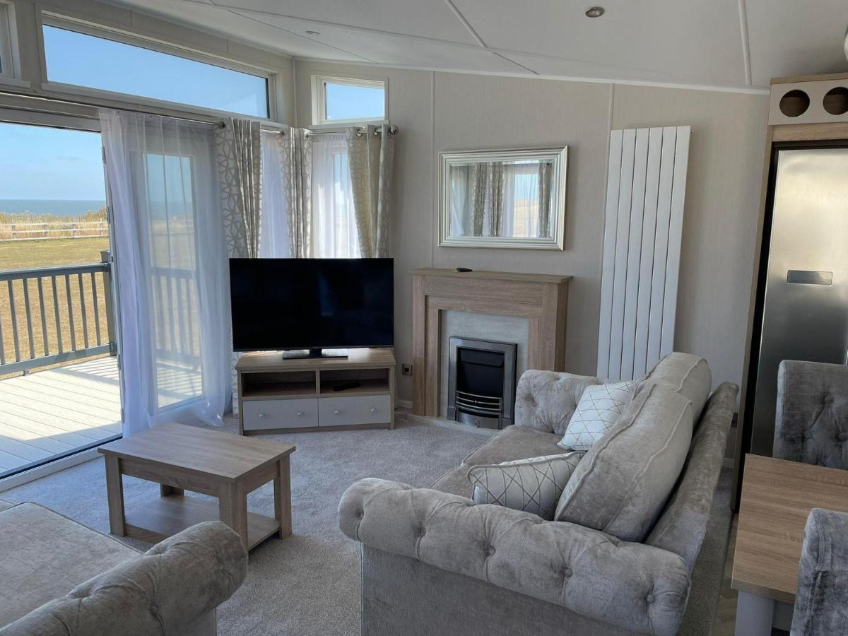 Stunning Caravan With Full Sea Views At Broadland Sands In Suffolk Ref 20236Bs Hopton on Sea Zewnętrze zdjęcie