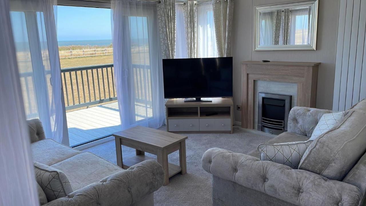 Stunning Caravan With Full Sea Views At Broadland Sands In Suffolk Ref 20236Bs Hopton on Sea Zewnętrze zdjęcie