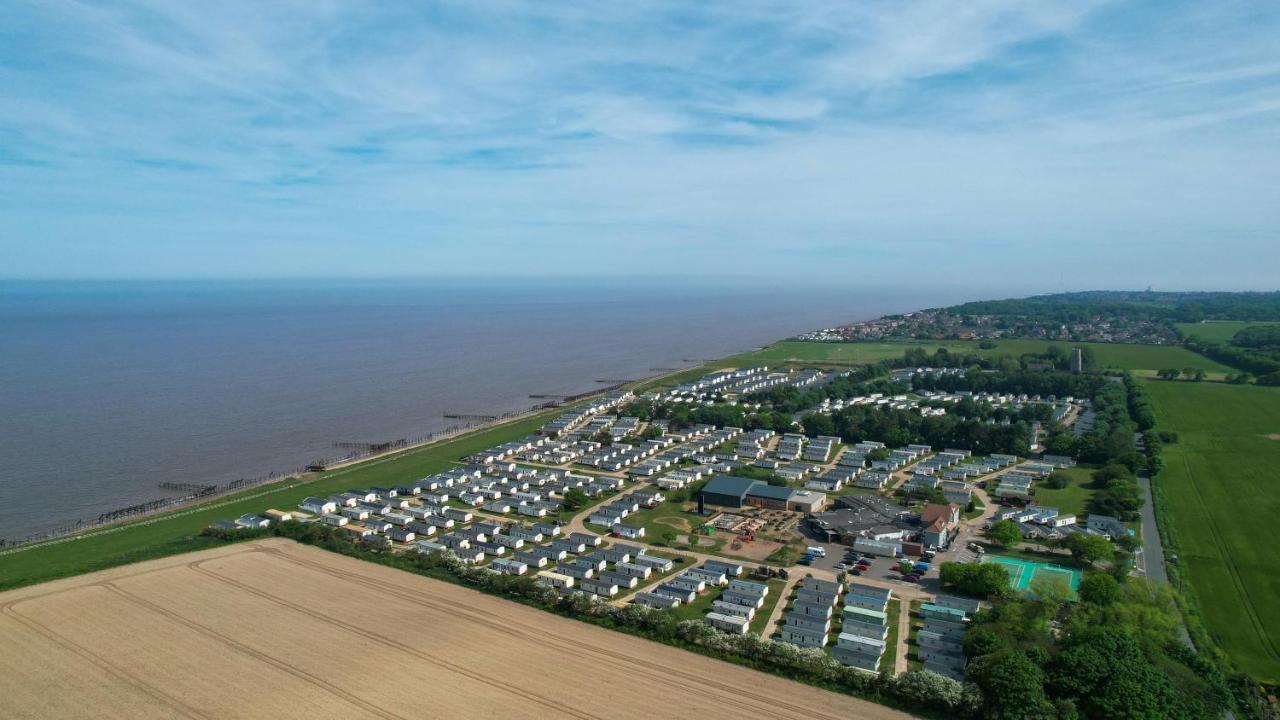 Stunning Caravan With Full Sea Views At Broadland Sands In Suffolk Ref 20236Bs Hopton on Sea Zewnętrze zdjęcie