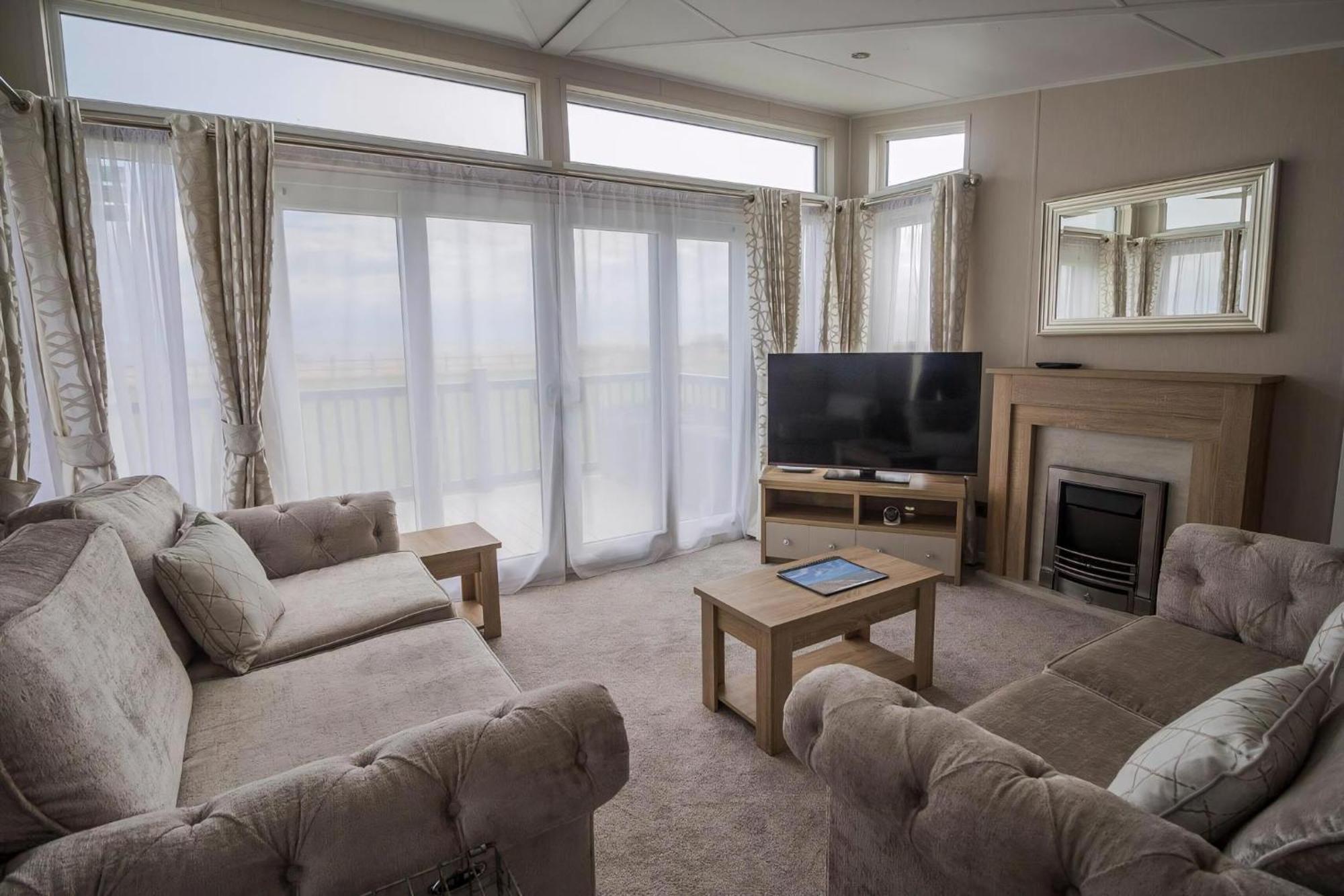 Stunning Caravan With Full Sea Views At Broadland Sands In Suffolk Ref 20236Bs Hopton on Sea Zewnętrze zdjęcie