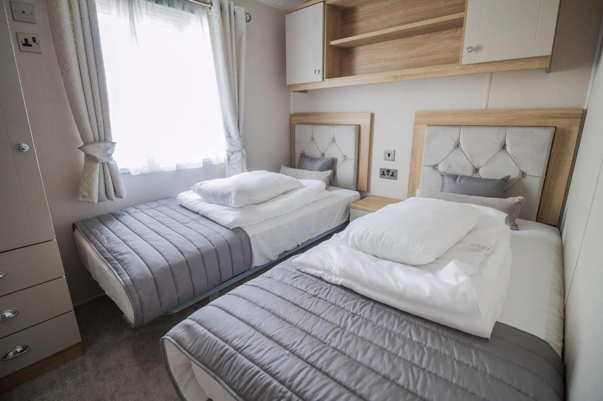Stunning Caravan With Full Sea Views At Broadland Sands In Suffolk Ref 20236Bs Hopton on Sea Zewnętrze zdjęcie