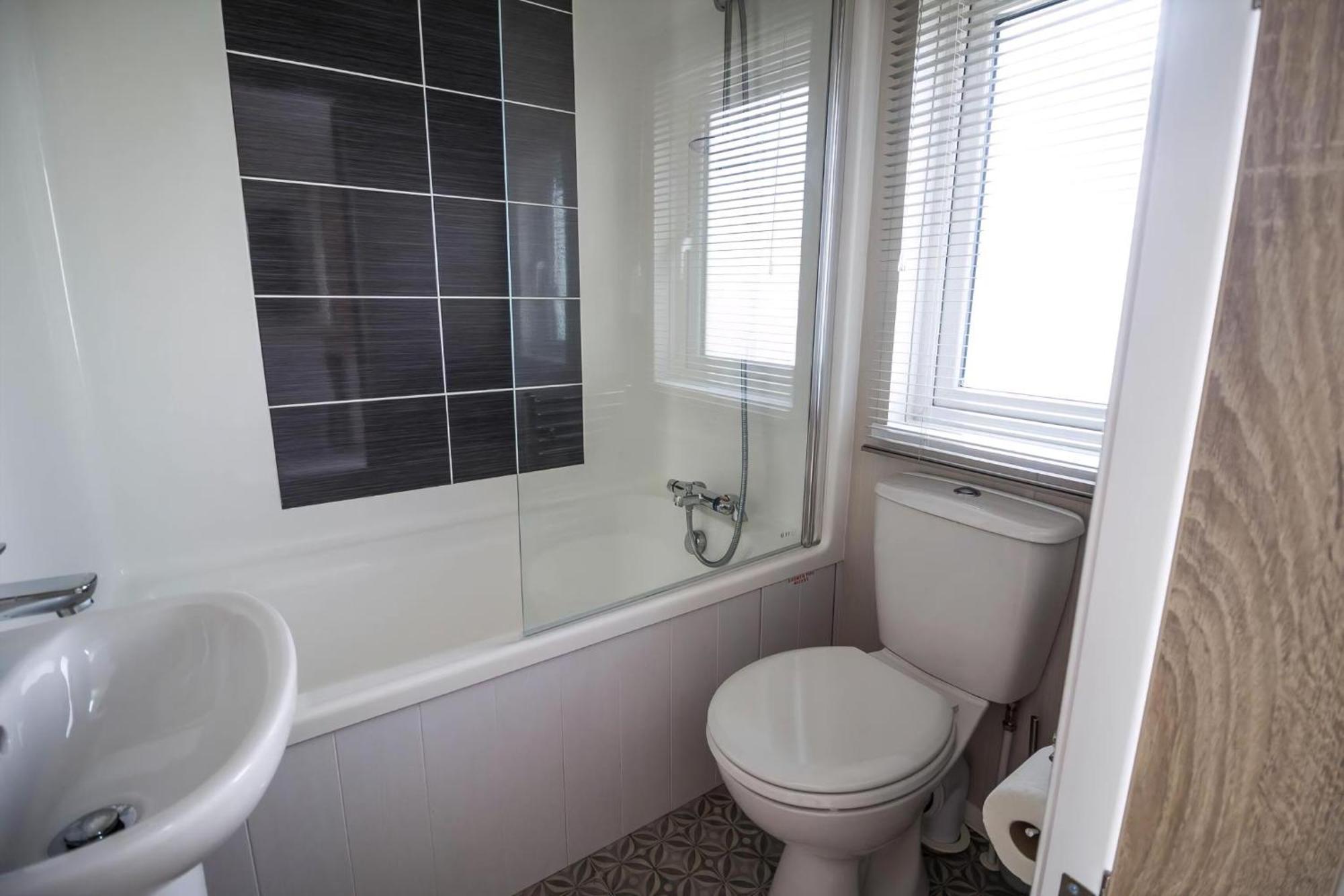 Stunning Caravan With Full Sea Views At Broadland Sands In Suffolk Ref 20236Bs Hopton on Sea Zewnętrze zdjęcie