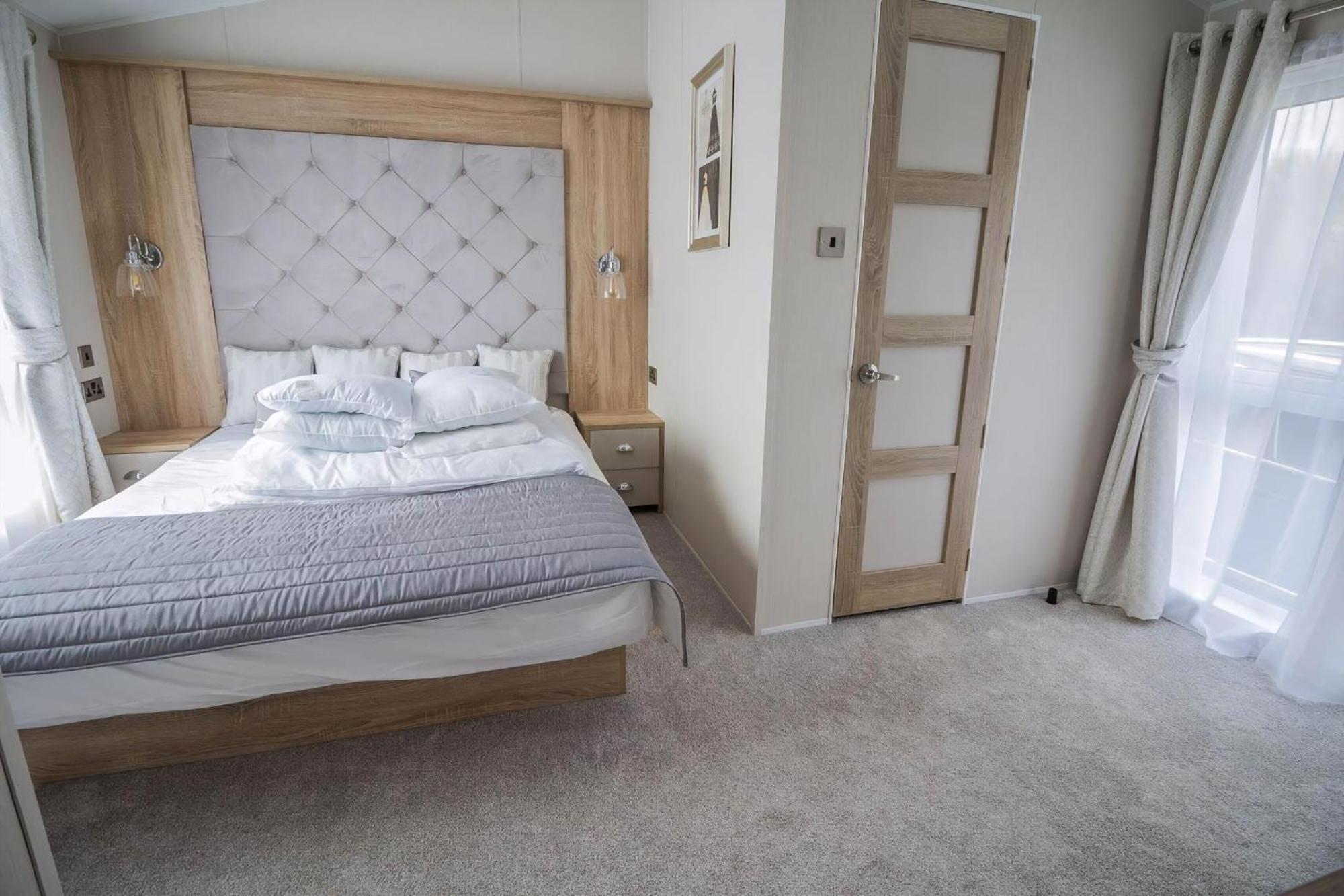 Stunning Caravan With Full Sea Views At Broadland Sands In Suffolk Ref 20236Bs Hopton on Sea Zewnętrze zdjęcie
