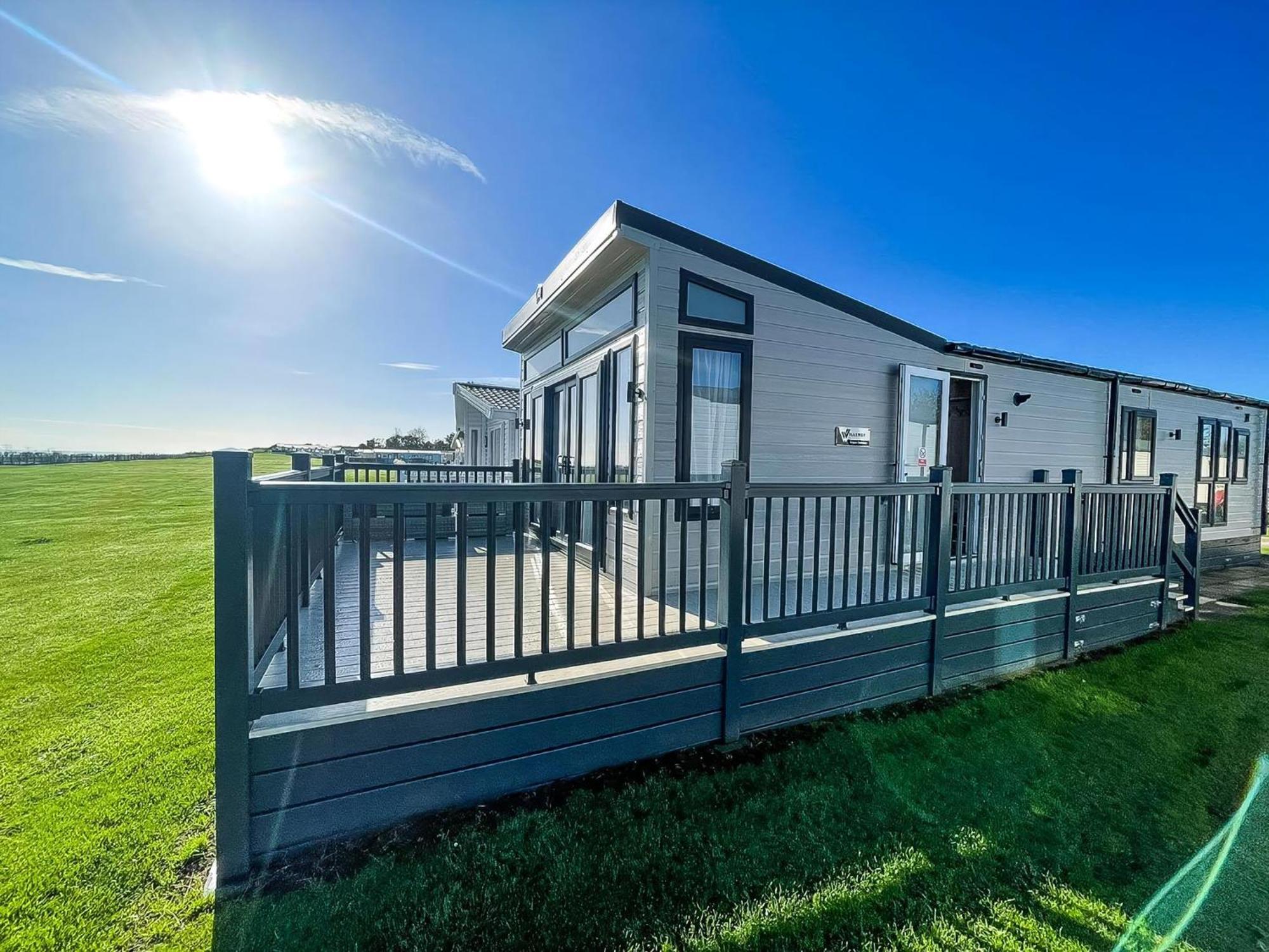 Stunning Caravan With Full Sea Views At Broadland Sands In Suffolk Ref 20236Bs Hopton on Sea Zewnętrze zdjęcie