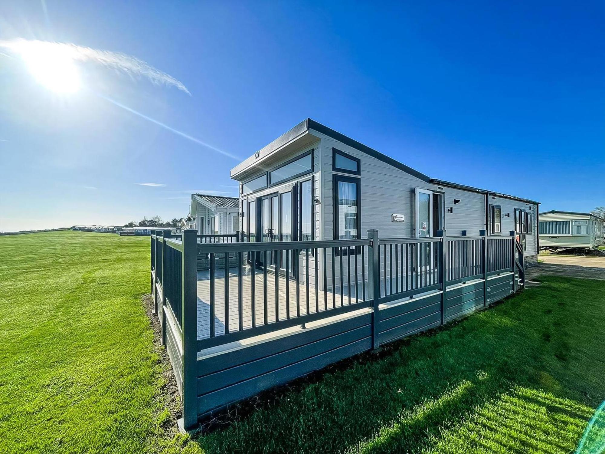Stunning Caravan With Full Sea Views At Broadland Sands In Suffolk Ref 20236Bs Hopton on Sea Zewnętrze zdjęcie